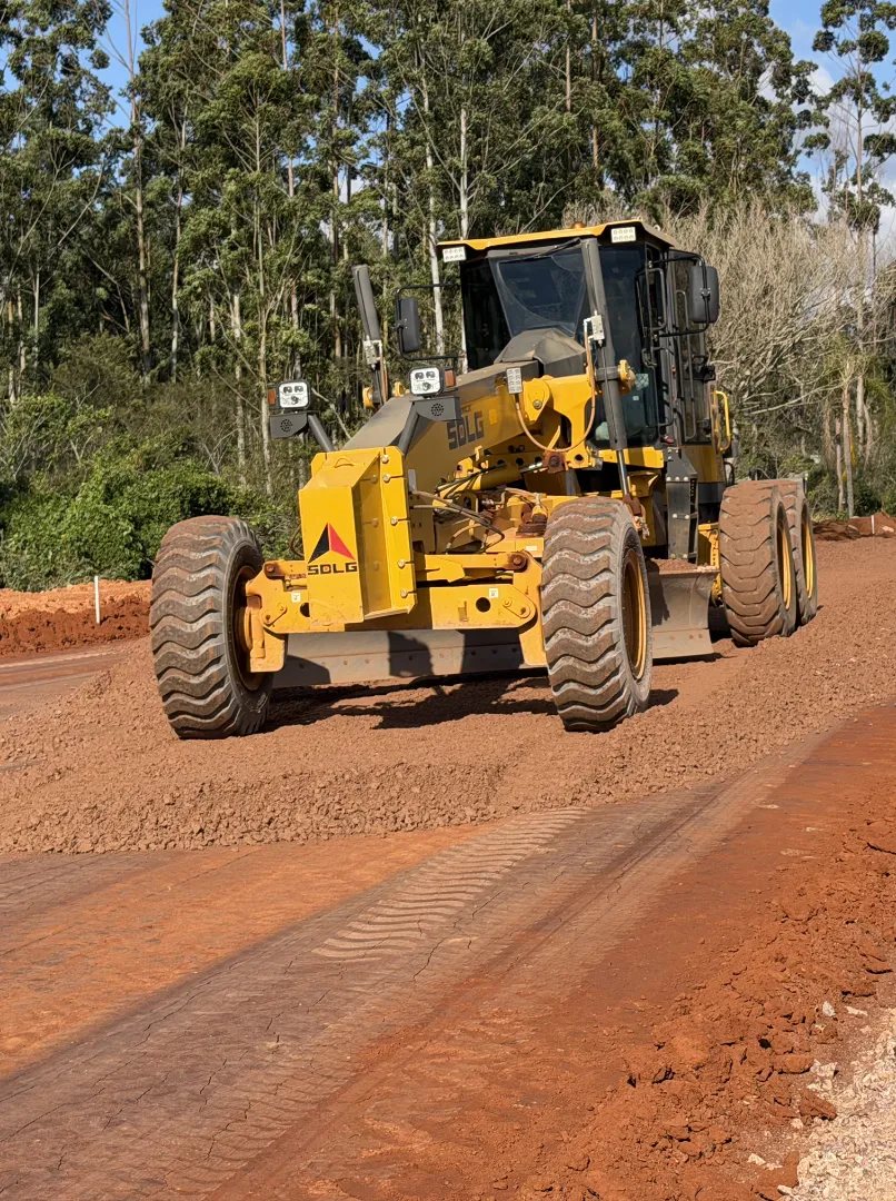 Máquina em obra do Parque Harmonia, Viamão